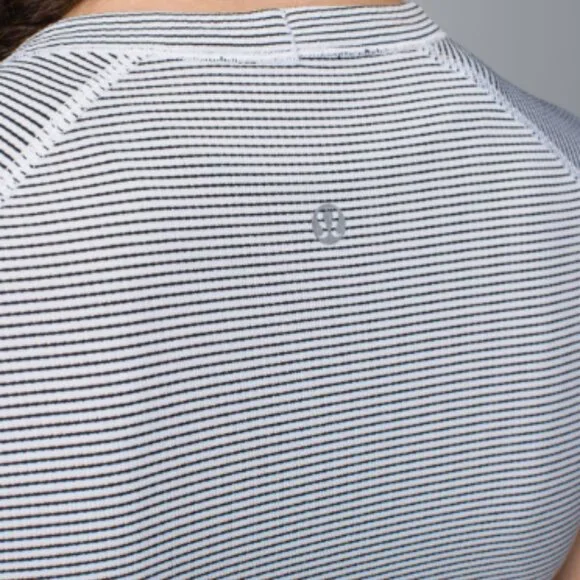 (6086)  🍋 LULULEMON RUN: Swiftly Tech Short Sleeve Crew Sz 2 **LOVED *STRIPE - Picture 5 of 9